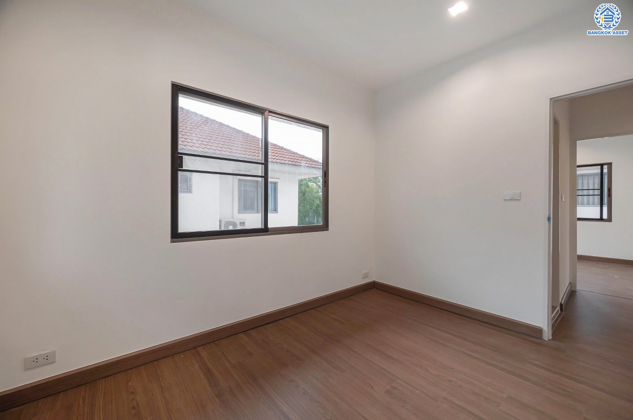 บ้านมือสองตกแต่งใหม่ โครงการ เพอร์เฟคเพลส แจ้งวัฒนะ-ปากเกร็ด เนื้อที่ 54 ตร.ว. ฟังก์ชัน 3 ห้องนอน 3 ห้องน้ำ จอดรถได้ 2 คัน รองรับทุกการอยู่อาศัย บนทำเลศักยภาพ ใกล้เซ็นทรัลแจ้งวัฒนะ รถไฟฟ้าสายสีชมพู "สถานีปากเกร็ด" และเชื่อมสู่แจ้งวัฒนะและทางด่วน "ศรีรัช"...